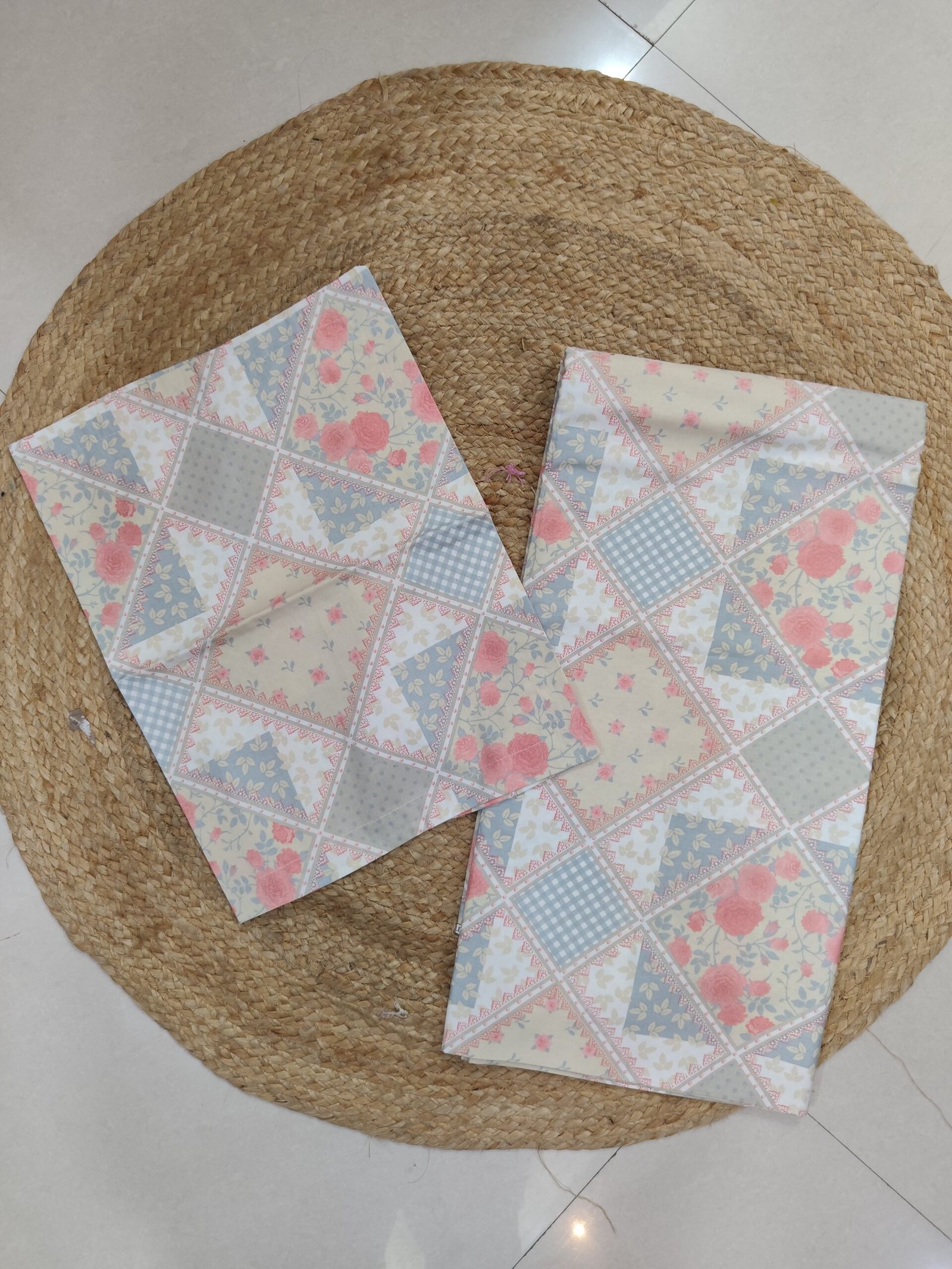GEOMETRIC PASTEL PURE COTTON BEDSHEET-95X108 INCHES - Image 2